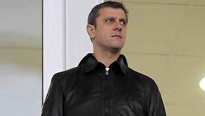 Απάντηση και υπόνοιες αποχώρησης από Πηλαδάκη