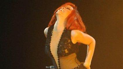 Άναψε φωτιές στα Brit Awards η Rihanna! (vid)