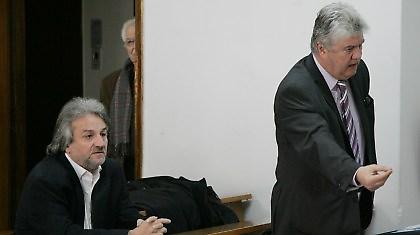 Αναβολή στη δίκη Κομπότη και αιχμές