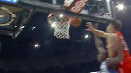 Ο Γκρίφιν χτύπησε το κεφάλι του στο ταμπλό (Video)