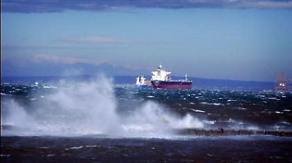 Καταιγίδες και ισχυροί άνεμοι σε όλη τη χώρα