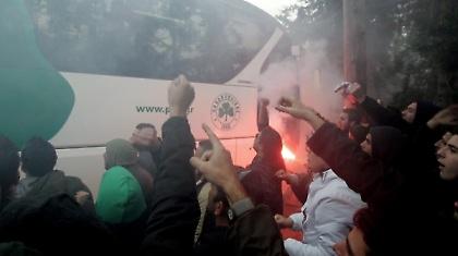 Συνοδεία οπαδών η αποστολή του Παναθηναϊκού! (pics)