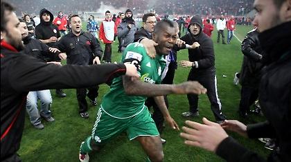 Σκηνές ντροπής στο «Γ.Καραϊσκάκης» (pics)