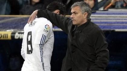 Μειώνει και ελπίζει με φόντο το ρεκόρ (video)