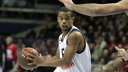 Φόρεσε το καλό… Αρμάνι ο Γκριρ