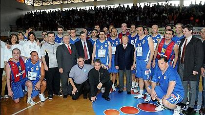 «Όχι» στη βία από τον Κάρολο Παπούλια