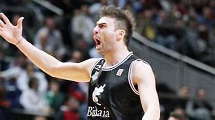 «Βομβαρδίζει ακόμη» ο Βασιλειάδης