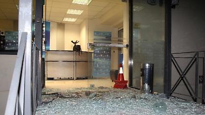 Επίθεση στα γραφεία της Σούπερ Λίγκας (pics)