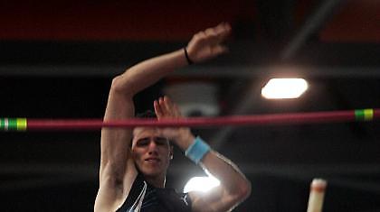 Συνεχίζει τις 'πτήσεις'