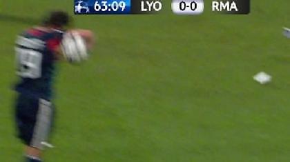 Μουρίνιο: «Πώς είναι δυνατόν να μην είδε το πέναλτι;»