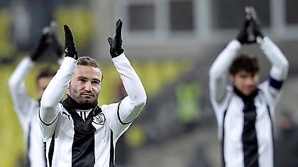 Με ψηλά το κεφάλι