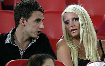 Δέχτηκε επίθεση η γυναίκα του Ντάρμπισαϊρ!