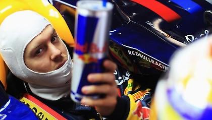 Κρίνει τους αντιπάλους του