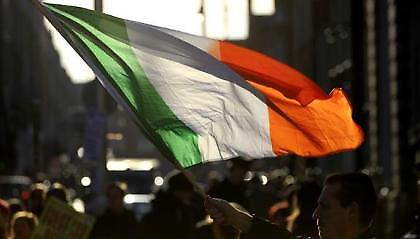 «Κλωτσιά στα οπίσθια…»! (video)