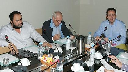 Ένας πέφτει, ένας σώνεται!