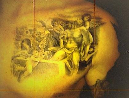 O Μπέκαμ σε tattoo σε ρόλο Χριστού (pics/video)