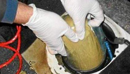 Έκρυβε ναρκωτικά και αρχαία στον… εξαερισμό του WC!