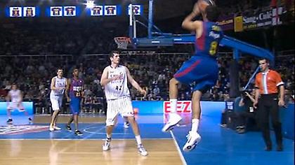 Το απίστευτο καλάθι του Σάντα (Video)