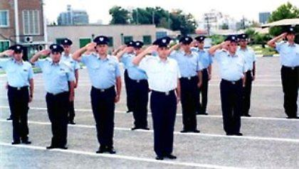 Κάποιος να μας φυλάει