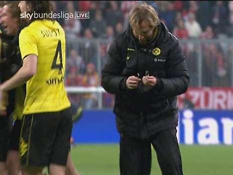 Τα’κανε... γυαλιά-καρφιά ο Κλοπ (video)