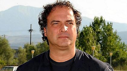 Ανανεώνει ο Ντεμόλ