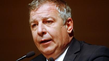 Επίθεση στον Μπιτσαξή!