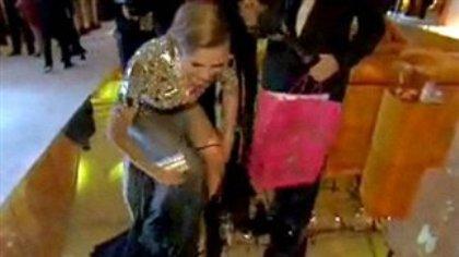 Έδωσε το εσώρουχό της στο δημοσιογράφο!