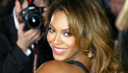H Beyonce μοιράζει τα λεφτά του Καντάφι