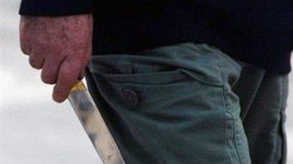 Βγάλανε μαχαίρια… για να λύσουν τις διαφορές τους