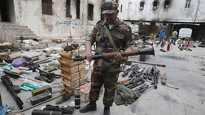 Η αντιπολίτευση έχει συλλάβει 100 στρατιώτες του Καντάφι