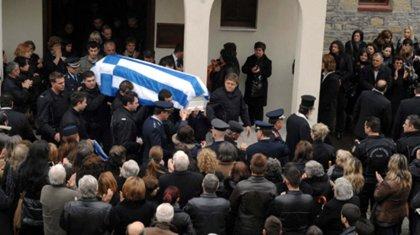 Έδιωξαν τον Μητσοτάκη από την κηδεία του αστυνομικού!