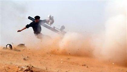 Επιμένει ο στρατός του Καντάφι