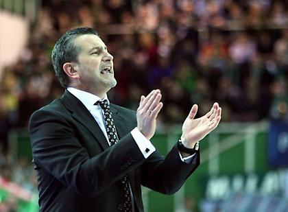 Ο Ζούρος μαθαίνει τα κατατόπια