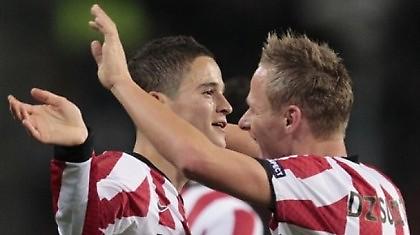 Παίζει με τη φλόγα