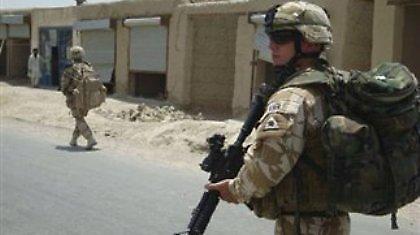 Βρετανοί στρατιώτες αιχμάλωτοι στη Λιβύη