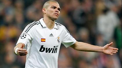 Μίλαν και Ίντερ παραμονεύουν για Πέπε