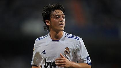 Μέσα σε όλα ο Εζίλ