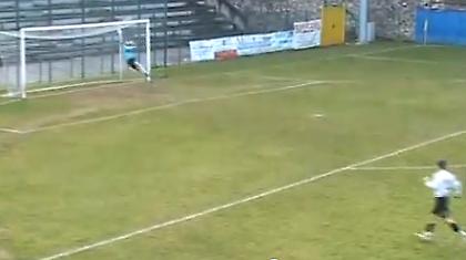 Γκολ από τα αποδυτήρια (video)