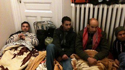 Δύο γυναίκες εμπόδιζαν τους απεργούς πείνας να λάβουν τροφή!