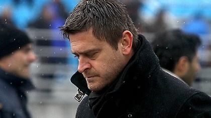 Μεγαλώστε το τέρμα... μπας και μπει το γκολ!