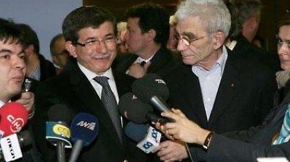 Τα βρήκαν Μπουτάρης- Νταβούτογλου για το τζαμί