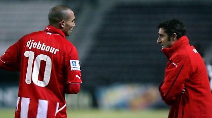 Η κασέτα παίζει: «Σήκωσέ το»!