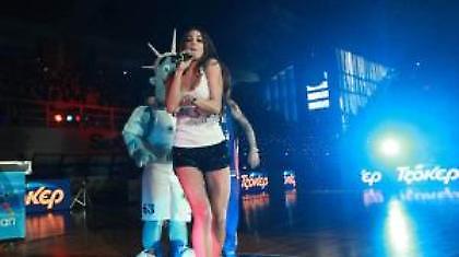 Η Στικούδη και οι άλλες…