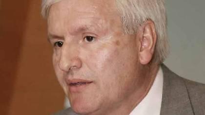 «Εκπρόσωπος της ανηθικότητας και του τραμπουκισμού»