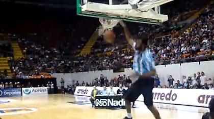 Ο Μέσι καρφώνει! (video)