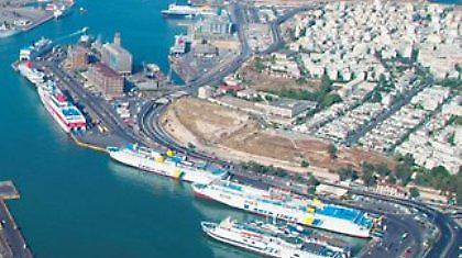 Προσέκρουσε στον προβλήτα του Πειραιά το πλοίο «Νεφέλη»