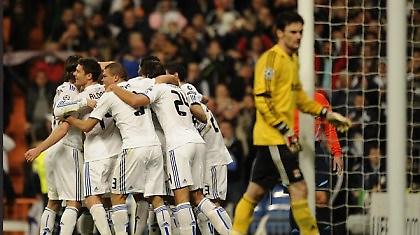 Στην άκρη να περάσει η «βασίλισσα»!