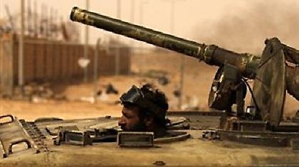 Βομβαρδίζει τη Βεγγάζη ο Καντάφι