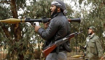 Εκατοντάδες πολίτες εγκαταλείπουν τη Βεγγάζη