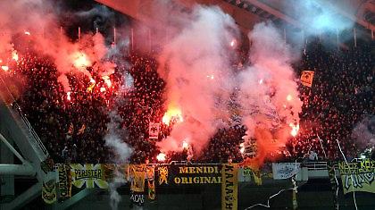 Πανό-ντόπα στην προπόνηση της ΑΕΚ!